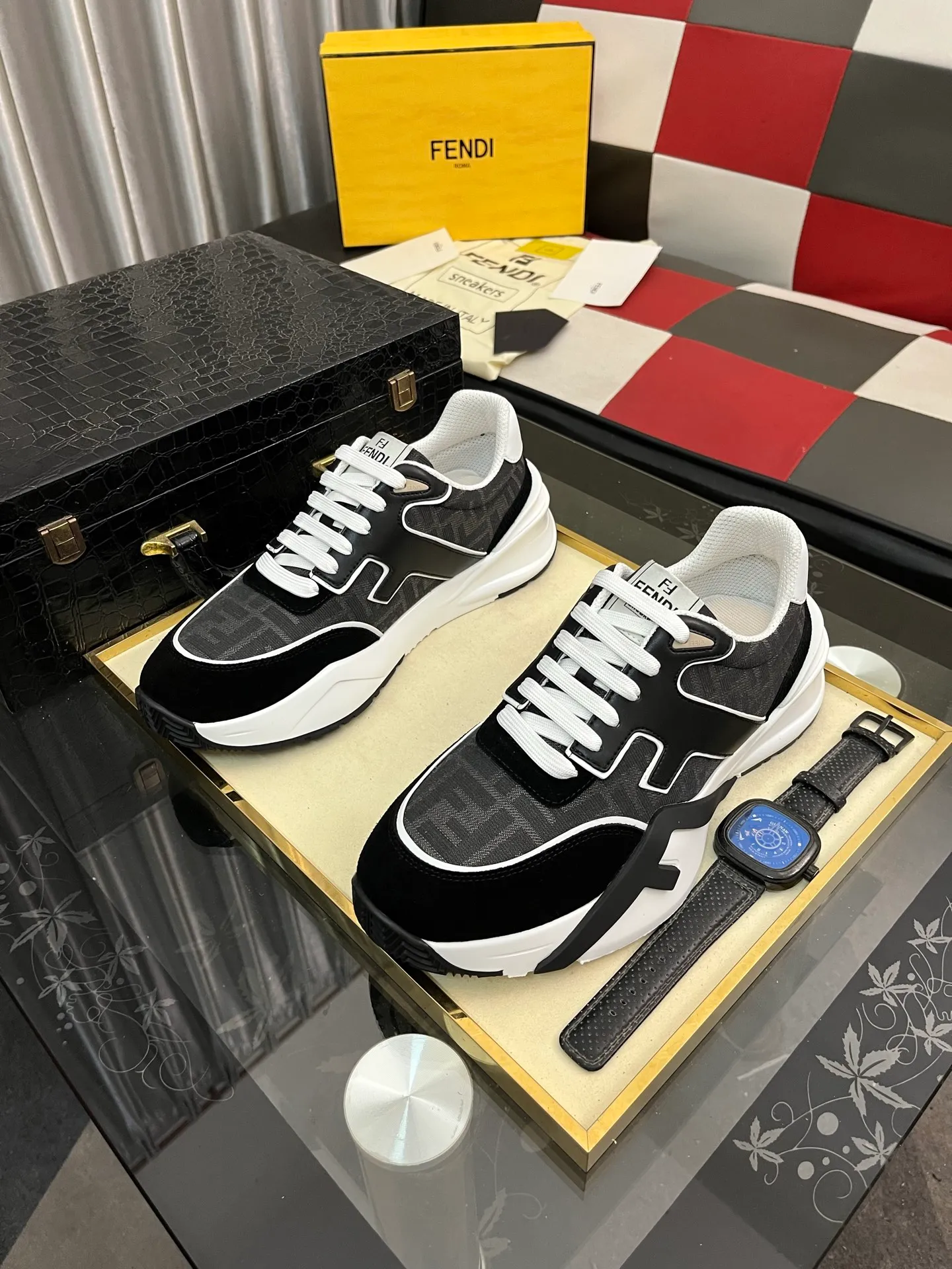 Men's men's shoes 💰560⌚️⌚️FENDI.•FENDI unique modern style sneakers. Counter purchasing🏃casual shoes😍😍 Original breathable fly-knit mesh imported from Italy (refuses to discolor and abrade feet) soles: Original soles specially provided by the original factory, super cool😍 French lazy style design ⚠️ Original quality, super comfortable and wear-resistant original soles. Code number: 38-442️⃣Colors available